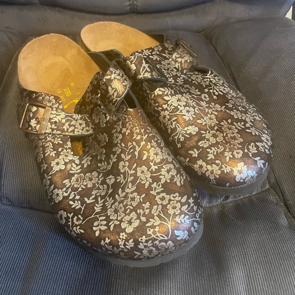 Birkenstock Brown Floral Print Clogs with Adjustable Buckle